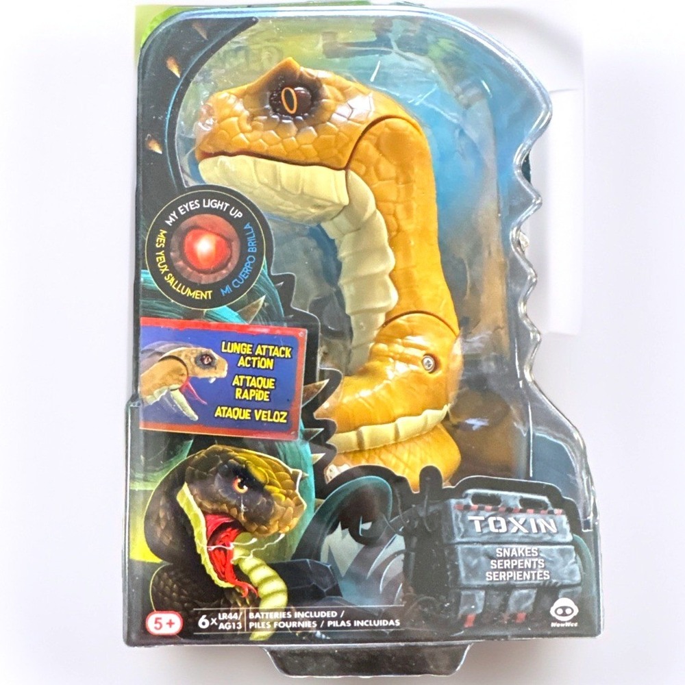 WowWee Untamed Snakes Toxin Interactive Lunge Attack Toy Orange Rattlesnake 3842